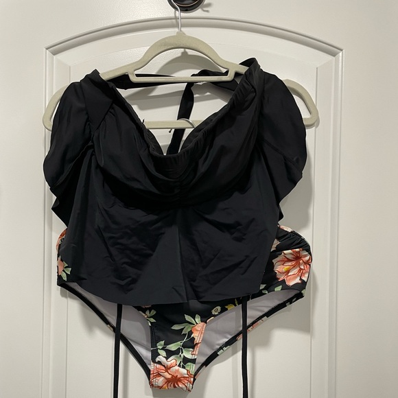 Women’s Size Medium Two-Piece, Bathing Suit - Picture 1 of 8